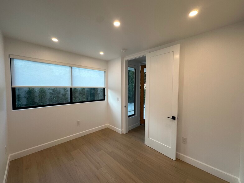 Building Photo - 10470 Lauriston Ave