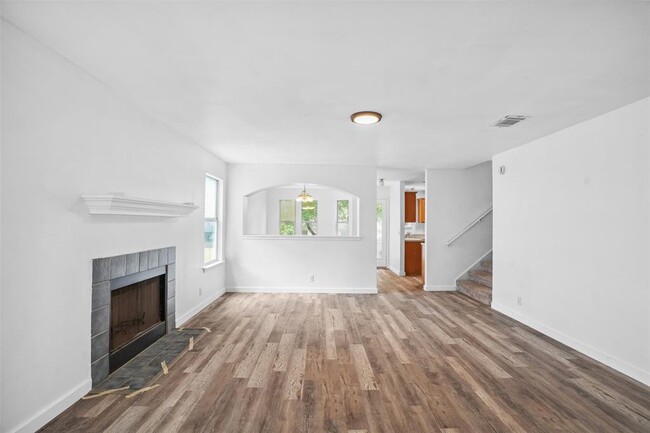 Building Photo - 176 Oak River Dr