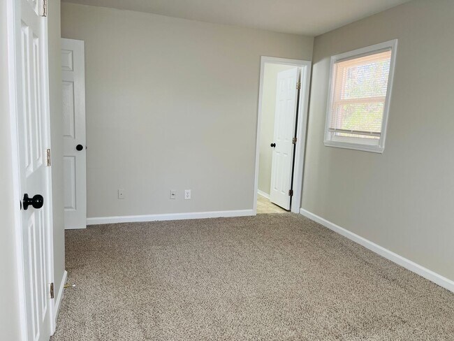 Building Photo - Wow! Check out this charming 3-bedroom, 1....