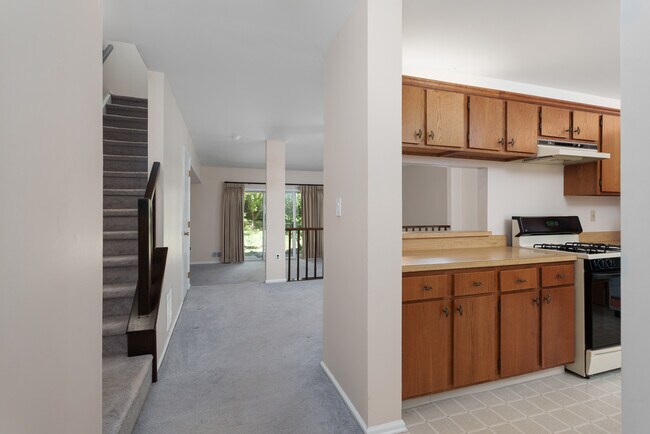 Building Photo - 11 Abelia Ct
