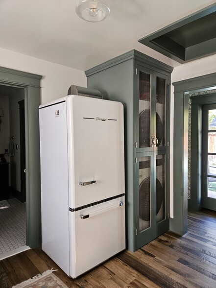 Building Photo - 139 N Ivy Ave