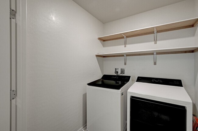 Building Photo - Upgraded 5 bedroom home in Cul-De-Sac!!