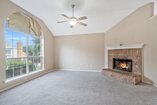 Building Photo - 203 Cain Dr