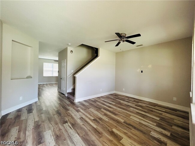 Building Photo - 8041 Allamanda Ct