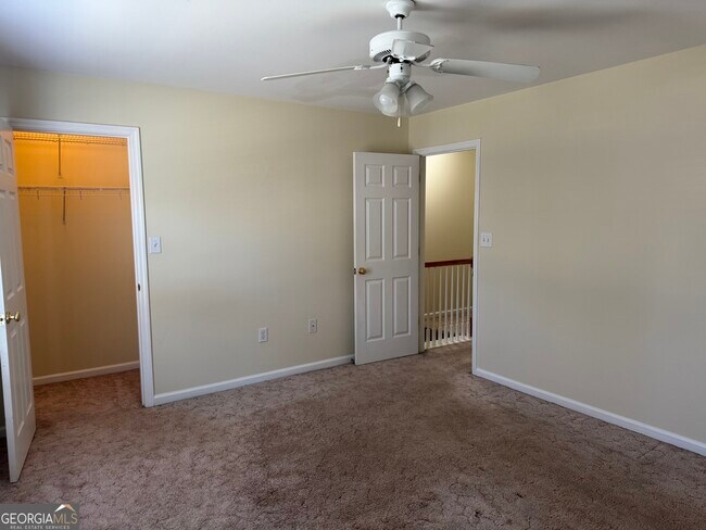 Building Photo - 135 Logmont Trace