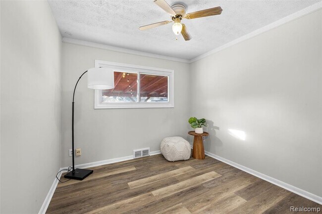 Building Photo - 29061 Balmoral St