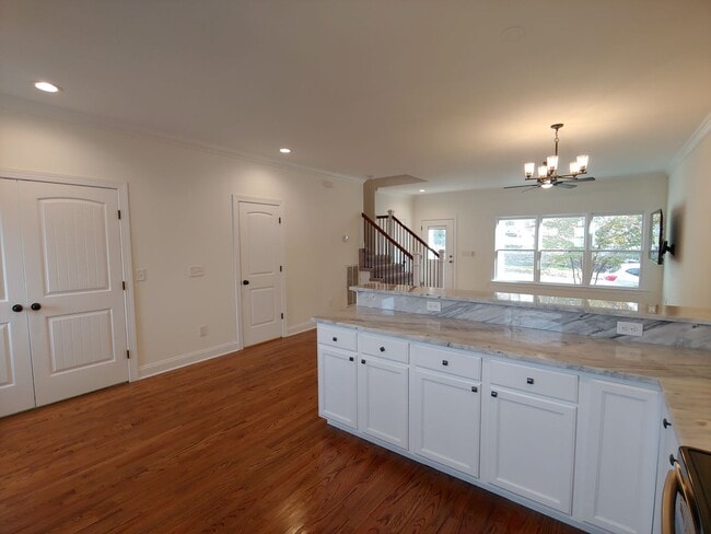 Building Photo - 3 Bedroom, 2.5 Bath Townhome Close to UTC!