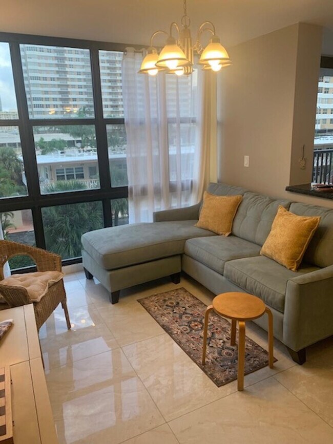 Building Photo - 2017 S Ocean Dr