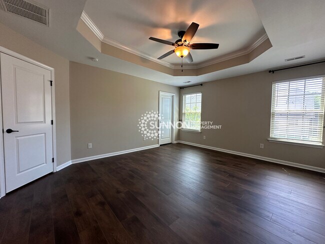 Building Photo - Updated 3 Bedroom Townhome in Bryant Park