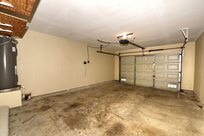 Building Photo - 4 Bedrooms!!!!! 2.5 bath and 2 attached ca...