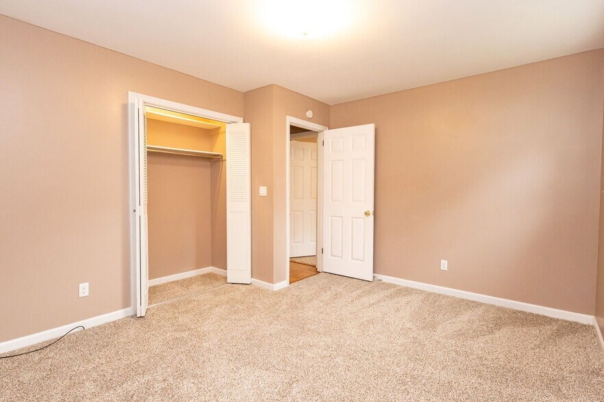Building Photo - 5428 Country Village Dr