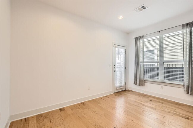 Building Photo - 1513 Casa Dr