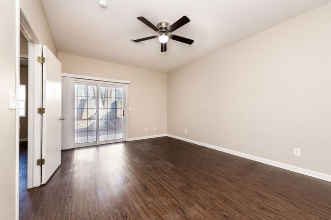 Building Photo - Remodeled 2 Bedroom Duplex in Rogers AR – Pet Friendly, Private Community