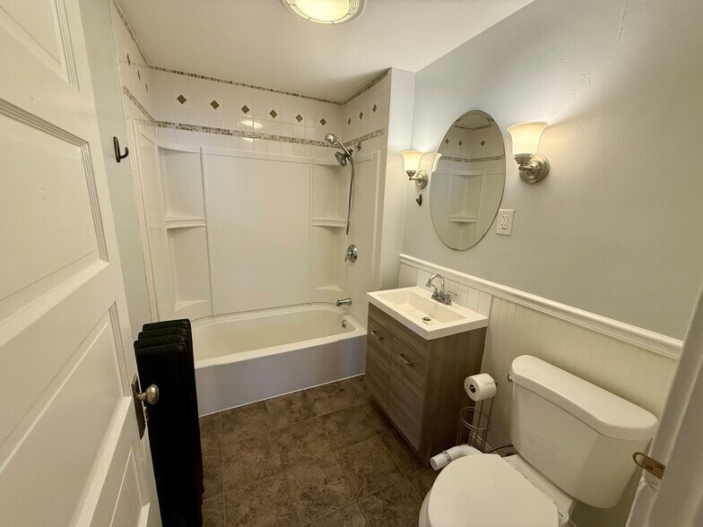 Bathroom - 11 Mt Vernon St