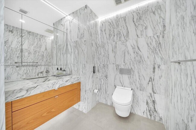 Building Photo - 1300 Monad Ter