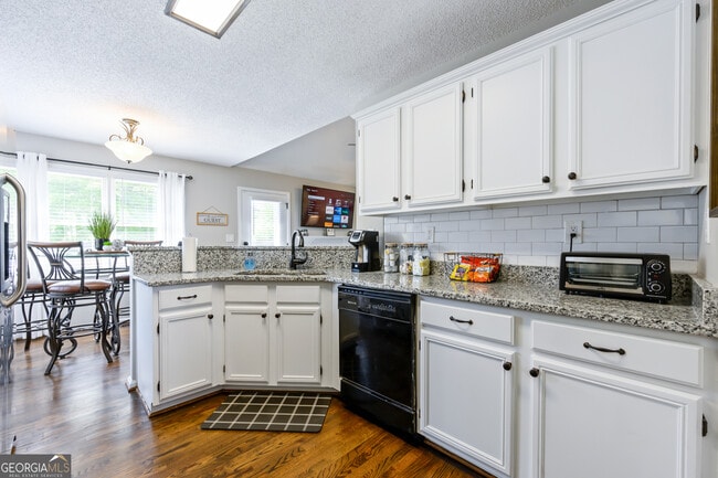 Building Photo - 13 Windfield Dr