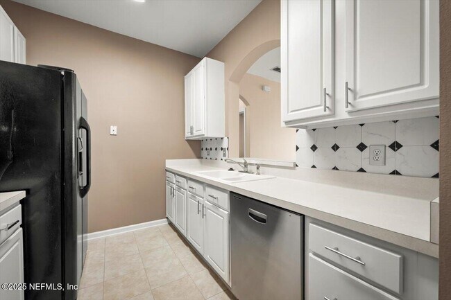 Building Photo - 7990 Baymeadows Cir E
