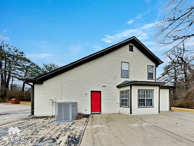 Building Photo - 3600 Clearview Dr