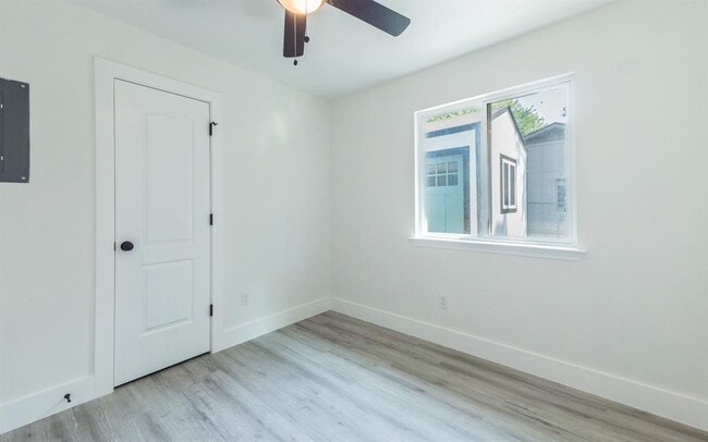 Building Photo - 6103 Wing Feather Dr