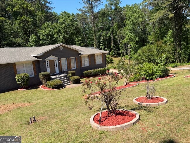 Building Photo - 3336 Camelot Dr NE