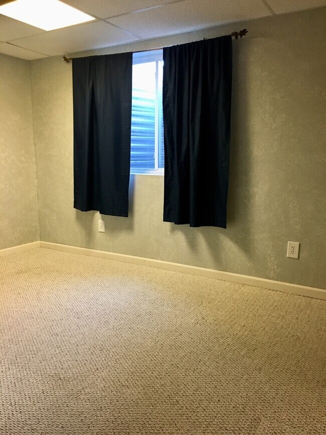 Building Photo - Gorgeous and Spacious Townhome in Waneka L...