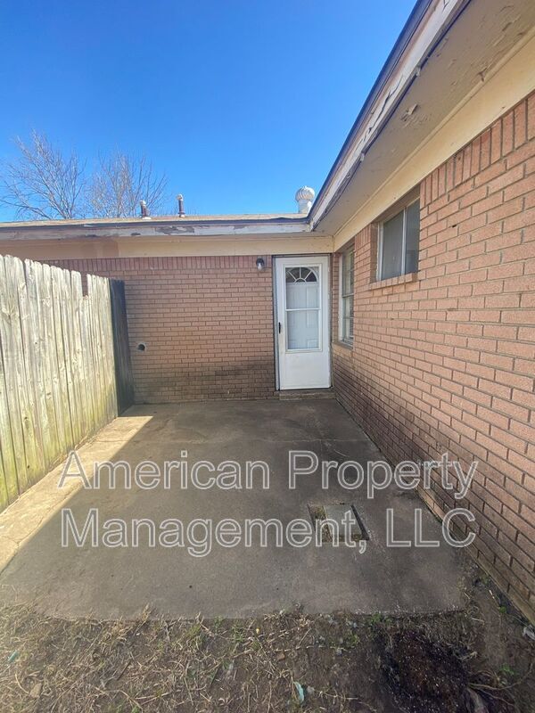 Building Photo - 1598 S 67th E Ave