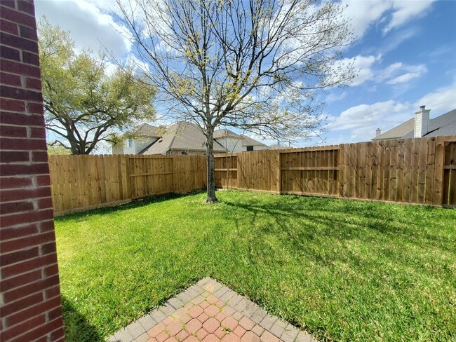 Building Photo - 2502 Suncreek Ln