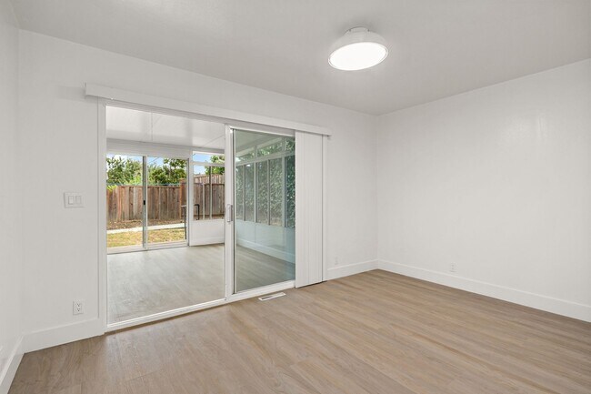 Building Photo - 10852 Alderbrook Ln