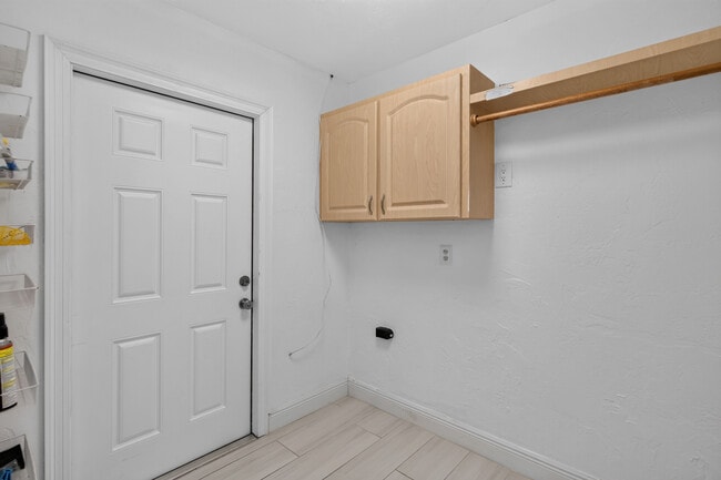 Building Photo - 414 Somerset Dr