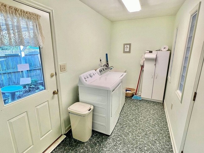 Building Photo - 4946 Appletree Dr