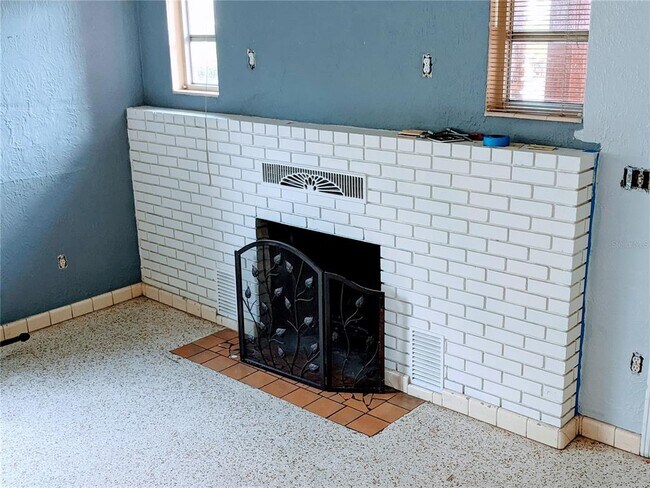 Building Photo - 1310 W Woodlawn Ave