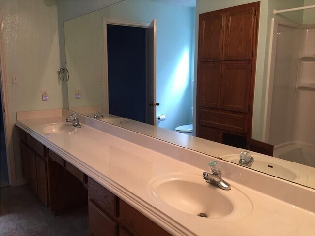 Building Photo - 109 Simpson Ave