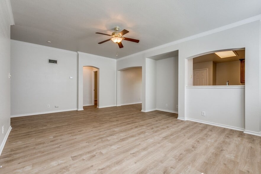 Building Photo - 2214 Sun Chase Blvd