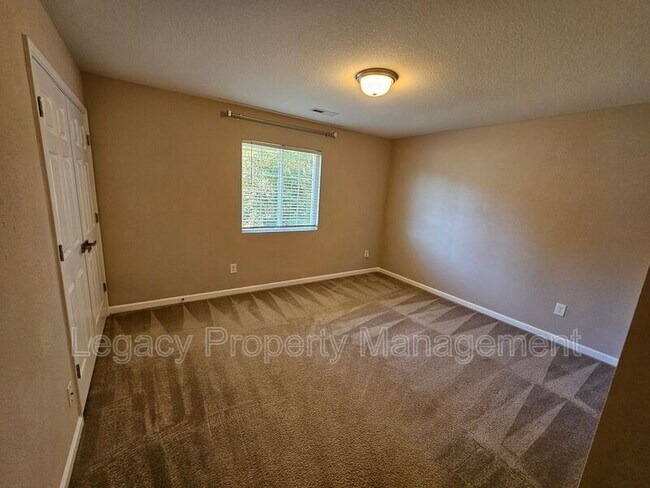 Building Photo - 312 Walnut Crossing Dr