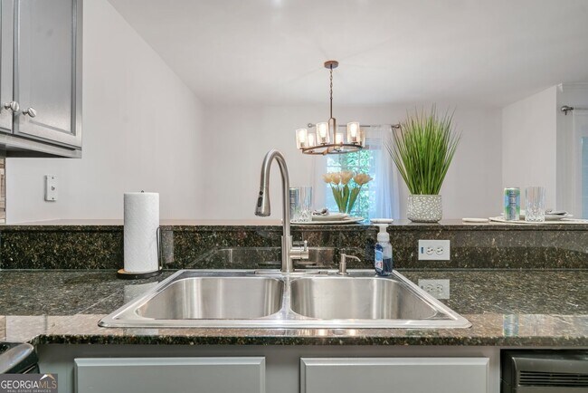 Building Photo - 1445 Monroe Dr NE