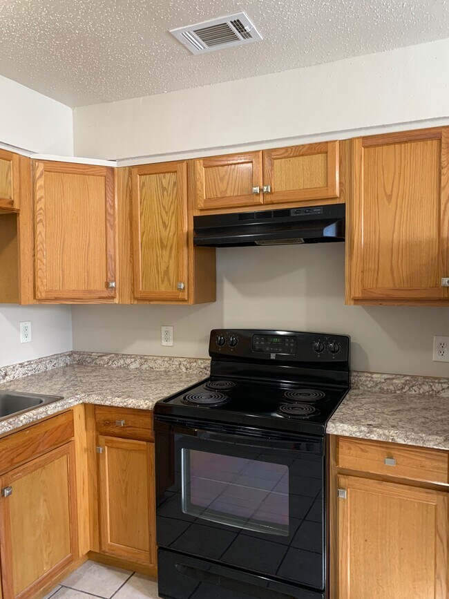 Building Photo - 1633 Jo Ann Place