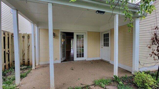 Building Photo - 10520 Bay Pointe Ct