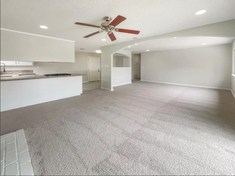 Building Photo - 5921 Hillsdale Blvd