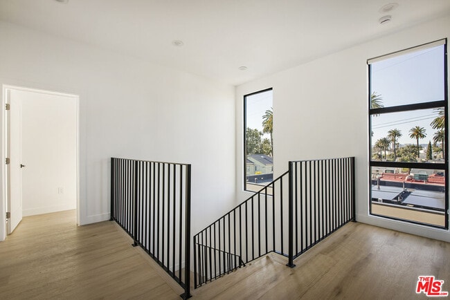 Building Photo - 2651 Vineyard Ave