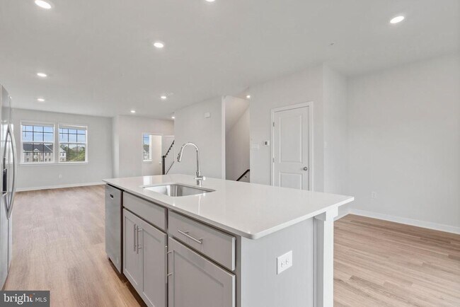 Building Photo - 16628 Green Glade Dr