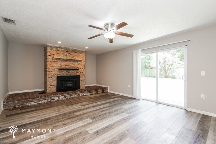 Building Photo - 6537 Pine Cir N