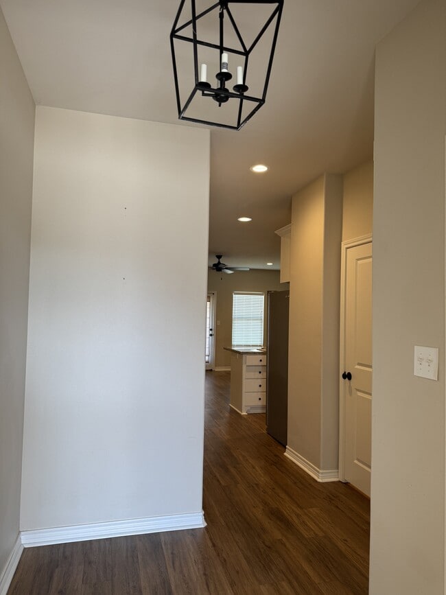 Building Photo - 5670 Shadowbend Cir N