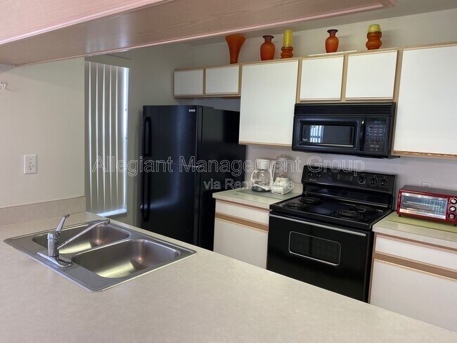 Building Photo - 8722 Rain Forest Pl