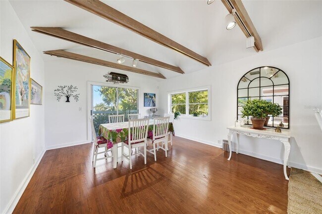 Building Photo - 700 Lands End Dr