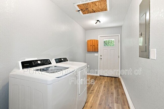 Building Photo - 11330 NE 66th Ln