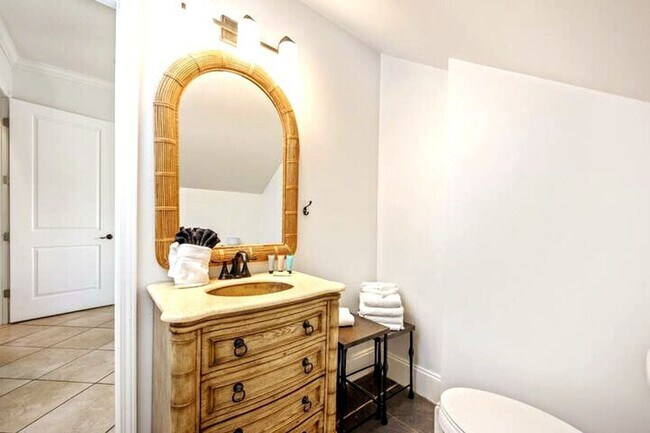 Building Photo - 2825 Scenic Hwy 98