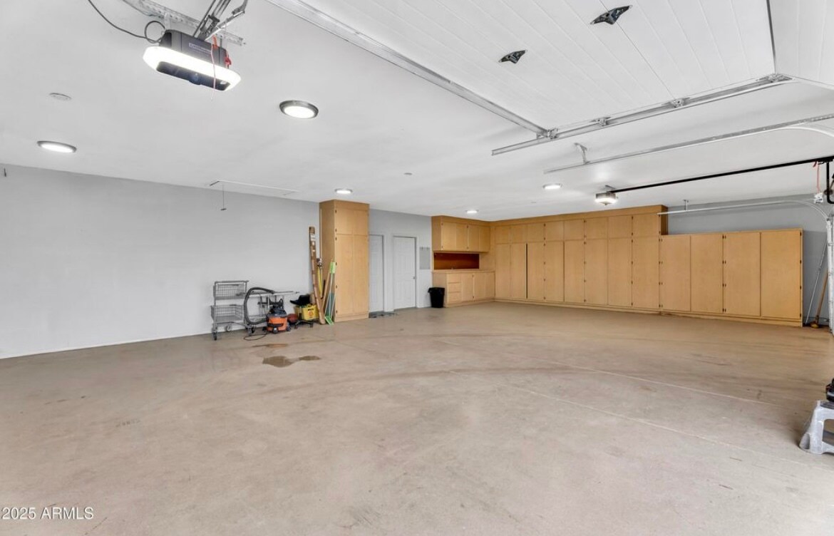 Building Photo - 15482 S Sequoia Cir