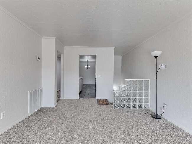 Building Photo - 6100 N Brookline Ave