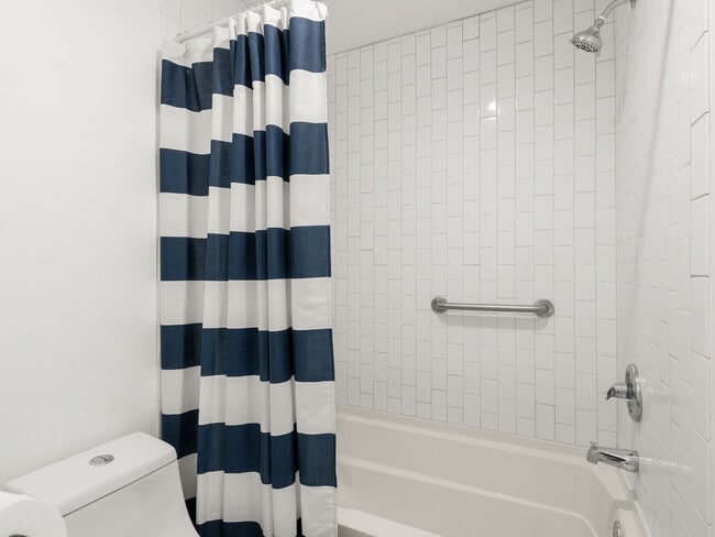 Building Photo - 1472 S Camino Real