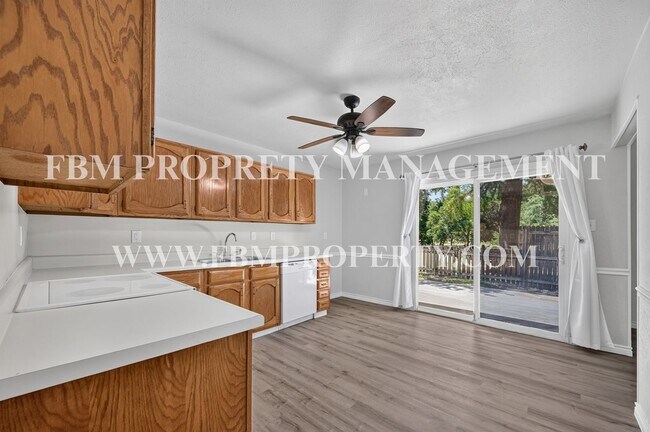 Building Photo - 407 Woodhurst Dr